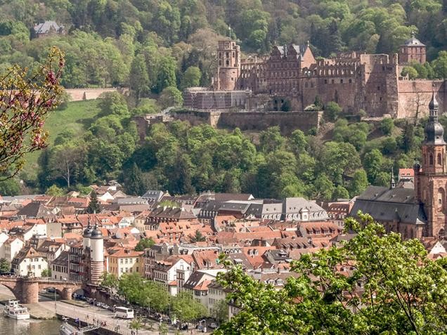 View of the castle and the Old town from the philosophers path (Photo: Pellner/ Stadt Heidelberg) View of the castle and the Old town from the philosophers path (Photo: Pellner/ Stadt Heidelberg)