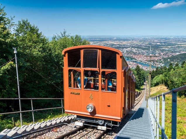 With the mountain railway to the castle (Photo: Schwerdt/ Heidelberg Marketing) With the mountain railway to the castle (Photo: Schwerdt/ Heidelberg Marketing)