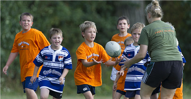 Rugby coach training with children (Photo: Anspach) Rugby coach training with children (Photo: Anspach)