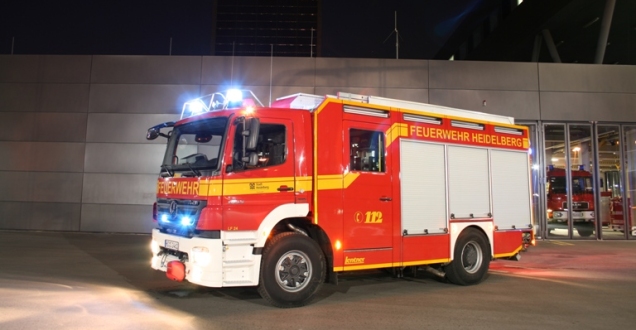 Löschfahrzeug (Foto: Feuerwehr Heidelberg) Löschfahrzeug mit eingeschaltetem Blaulicht auf dem Hof der Feuerwache